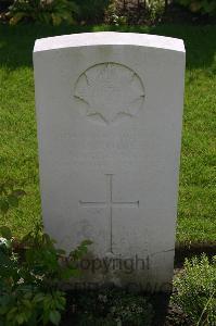 Dozinghem Military Cemetery - Moore, J